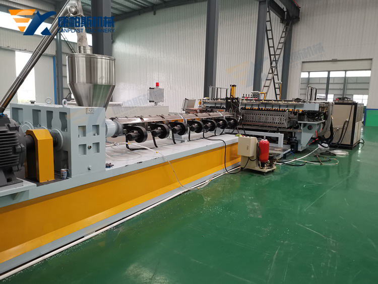 High polymer calcium plate box extrusion line
